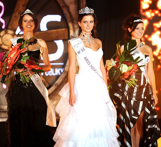 Miss Hasika 2011. Vicemiss Hasika R 2011 Veronika Biskupcová (vlevo), Miss