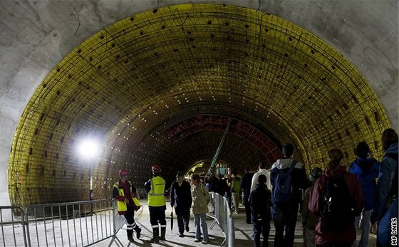 Vnitek tunelu Blanka budou zdobit bu kachlíky nebo speciální nátr.