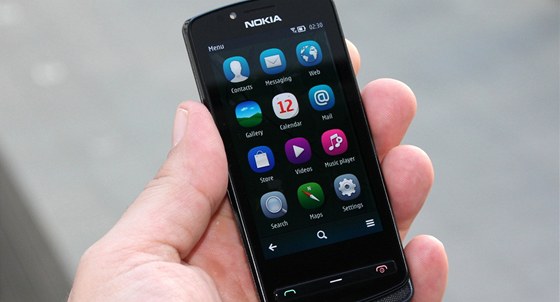 Nokia 700