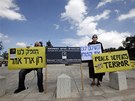 Izraelci v Jeruzalm dr plakty na podporu dohody o vmn Gilada alita za