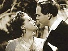 Zita Kabátová a Jan Pivec ve filmu Mui nestárnou (1942)