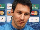 CO EKNU?  Lionel Messi, hvzda Barcelony, odpovídá na otázky na tiskové