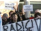 Slávistití píznivci protestují proti nástupu trenéra Frantika Straky. 