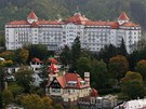 Pohled na karlovarský hotel Imperial z vyhlídky Petra Velikého. 