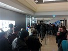 Zahájení prodeje Apple iPhone 4S v Apple Store v Dráanech