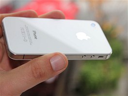 iPhone 4S recenze