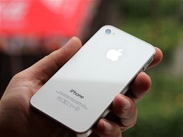 iPhone 4S recenze