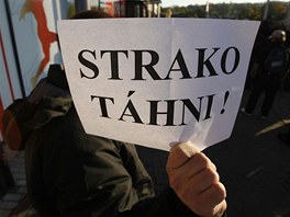 Mnn jednoho z fand na pchod trenra Frantika Straky do Slavie je zcela