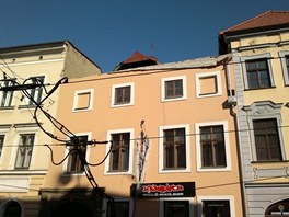 Dm slo 5 v ulici 8. kvtna v Olomouci, jemu se sten ztila eln ze.