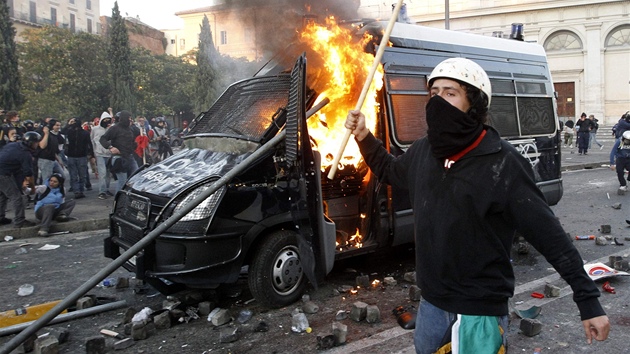 Demonstrace proti cynismu finanního svta a chování politik v ím.