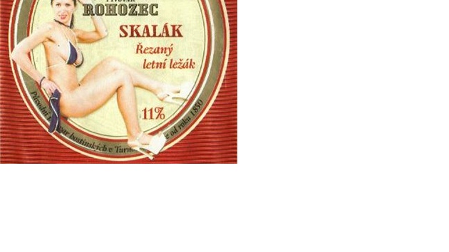 Etikety pivovaru Malý Rohozec se nelíbí feministkám ani pivovarníkm. Pivam