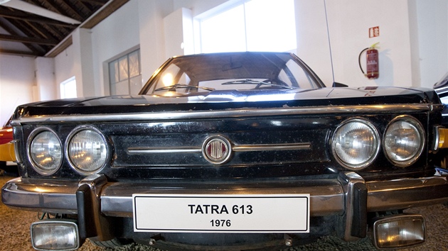 Tatru 613 vyrábla automobilka Tatra jako automobil vyí tídy, který nahradil