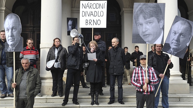 Pes 600 zamstnanc a píznivc opery Národního divadla Brno podle informací...