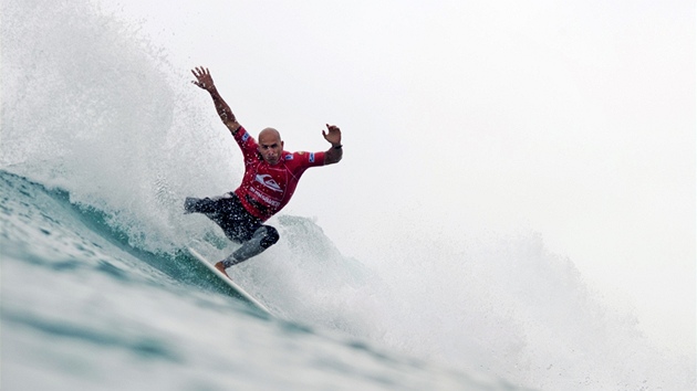 Kelly Slater se snail, ale nevylo to. Ve tvrtfinle ho dl nepustil prv pozdj vtz Medina.