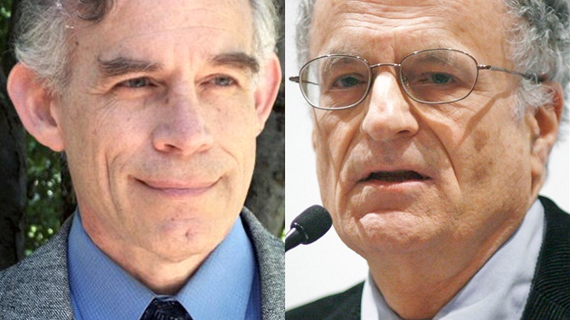 Dr�itelé Nobelovy ceny za ekonomii pro rok 2011 Christopher A. Sims (vlevo) a