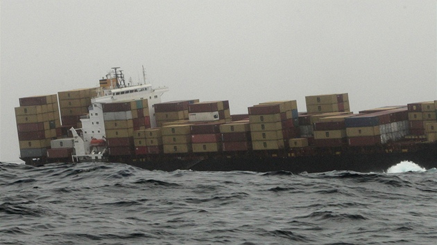 Naklonná liberijská kontejnerová lo Rena (11. íjna 2011)