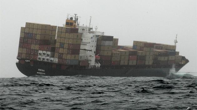 Naklonná liberijská kontejnerová lo Rena (11. íjna 2011)