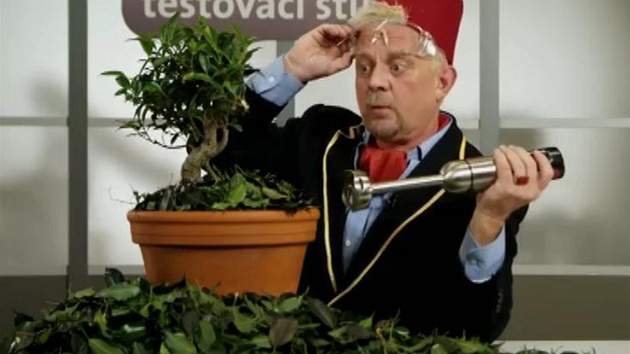 Petr �tvrtní�ek v reklam� pro Etu