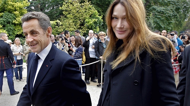 Francouzský prezident Sarkozy s thotnou manelkou