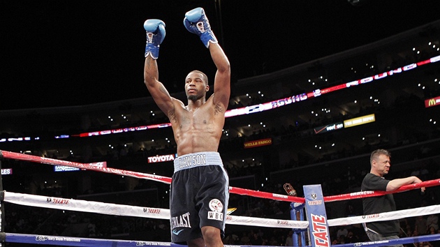 JSEM VÍTZ. Boxer Chad Dawson oslavuje.