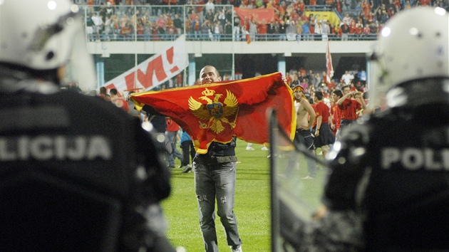A JSME TAM! Fanouci erné Hory slaví postup do baráe o Euro 2012.