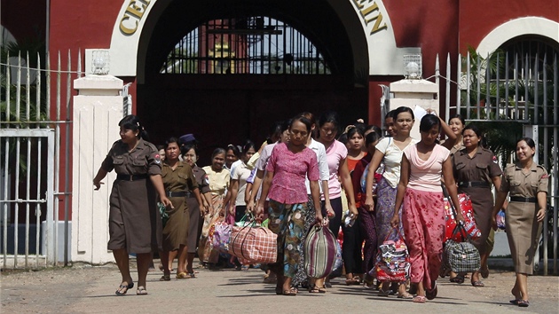 Proputní vzni opoutjí nechvaln proslulou vznici Insein v Rangúnu (12.