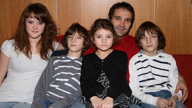Pavel Zuna s d�tmi Ani�kou, Mat�jem, Honzíkem a Adélkou