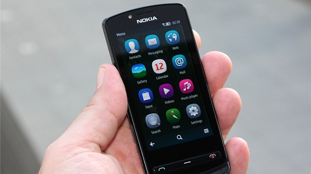 Nokia 700