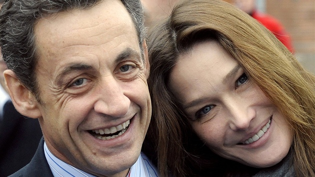 Nicolas Sarkozy a jeho manelka Carla Bruniov-Sarkozyov