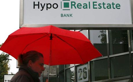 Nmecká vláda si pedstavovala, e na záchranu Hypo Real Estate Holding bude teba vynaloit asi 35 miliard eur. Jiné odhady hovoí o mnohem vyí ástce.