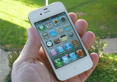 iPhone nejpomaleji ze smartphon ztrácí svoji hodnotu