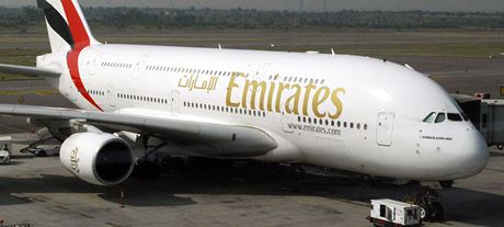 Airbus A380 na letiti v indickém Hajdarabádu (23. íjna 2011)