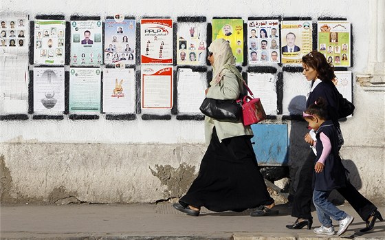 Volební plakáty v Tunisu (18. íjna 2011)