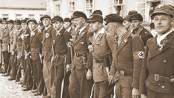  V roce 1938 vznikaly v pohraničí ozbrojené jednotky sudetských Němců Freikorps.