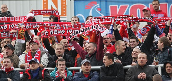 Fotbaloví fanouci Brna jsou známí svou klubovou vrností, ale i divokostí. Nkteí to vak ve Zlín pehnali. (ilustraní snímek)