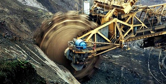 Důl Bílina, nejhlubší povrchový důl v republice.