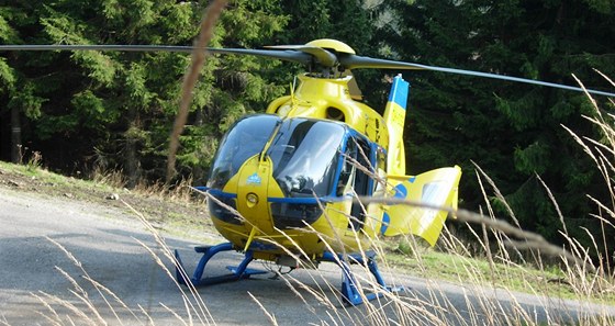 Postřeleného muže i ženu převezl vrtulník záchranné služby do ostravské fakultní nemocnice. (Ilustrační foto)
