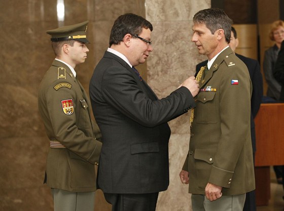 Udlování vyznamenání ministra obrany