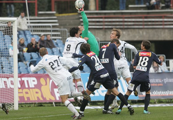 Hradetí fotbalisté mají bhem pípravy velké starosti se zdravotním stavem.