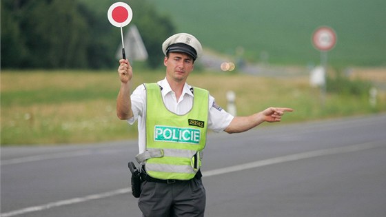 Muž, který měl zákaz řízení, ujel bez problémů 60 kilometrů z Budějovic do Člunku, kde ho ale zastavila policiejní hlídka. (ilustrační snímek)