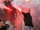 Na konci utkání zapálili fanouci Zbrojovky Brno svtlice.
