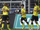 VEDEME! Fotbalisté Dortmundu slaví trefu iniho Kagawy (druhý zprava) do sít