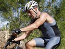 Lance Armstrong na trati MS v terénním triatlonu na Havaji