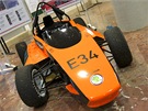 Formuli FSE.01 pohání stejnosmrný elektromotor o výkonu 66 kW pi 6900