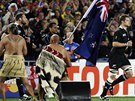 Novozélandský kapitán  Richie McCaw  pivádí svj tým k finálovému souboji s