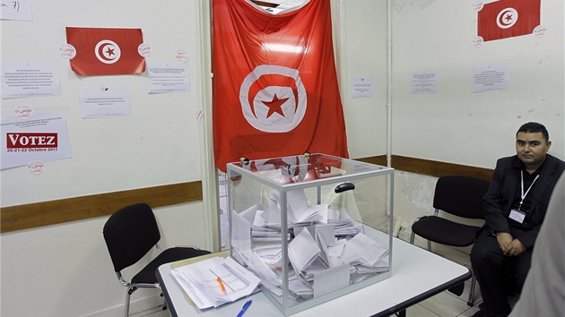 Volební místnost na tuniském konzulátu v Paíi (18. íjna 2011)