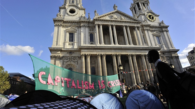 Protesty proti haminosti finanník v Londýn