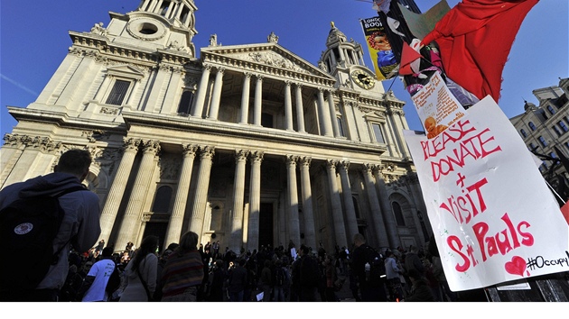 Protesty proti haminosti finanník v Londýn