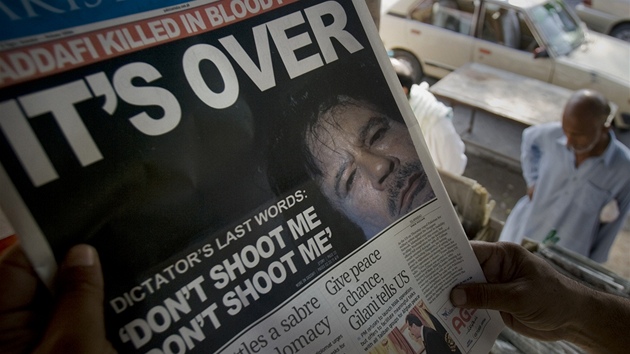 "Je konec," píší čtvrteční noviny k dopadení Muammara Kaddáfího. (21. října...