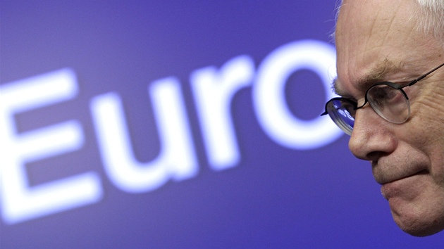 Evropský "prezident" Herman van Rompuy na protidluhovém summitu (26. íjna 2011)